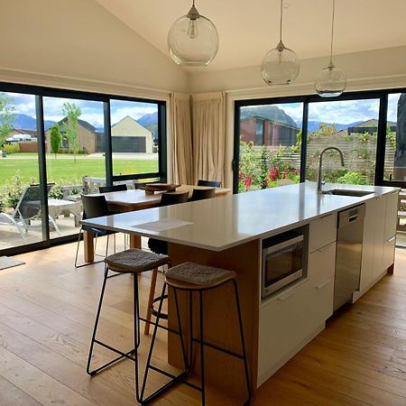 Villa Alpine Abode Wanaka Esterno foto